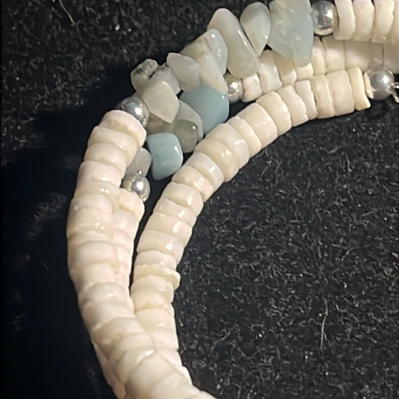 Shell chipped wire wrapped bracelet - Picture 5 of 5